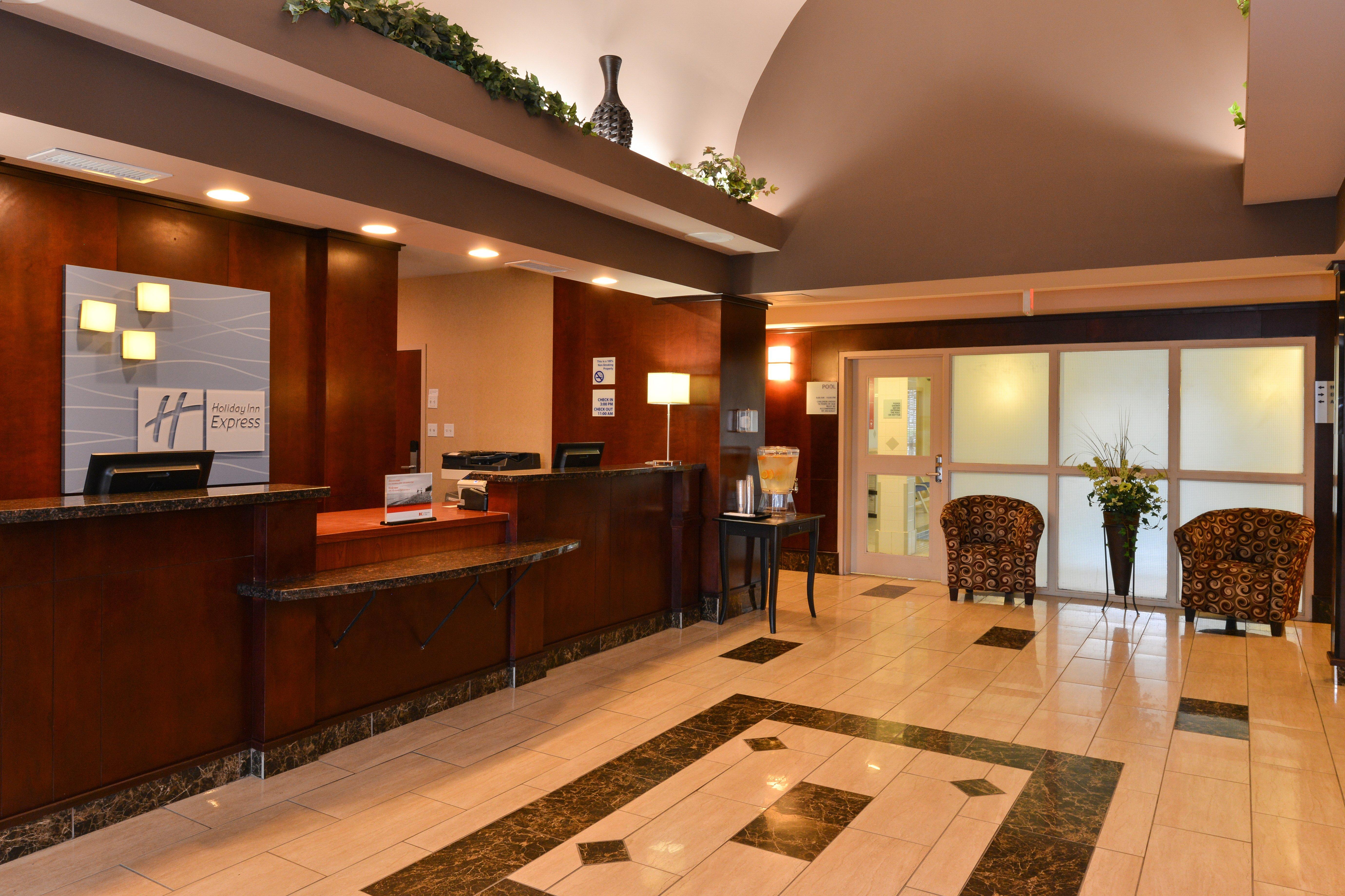 Holiday Inn Express Edmonton North By Ihg Eksteriør billede