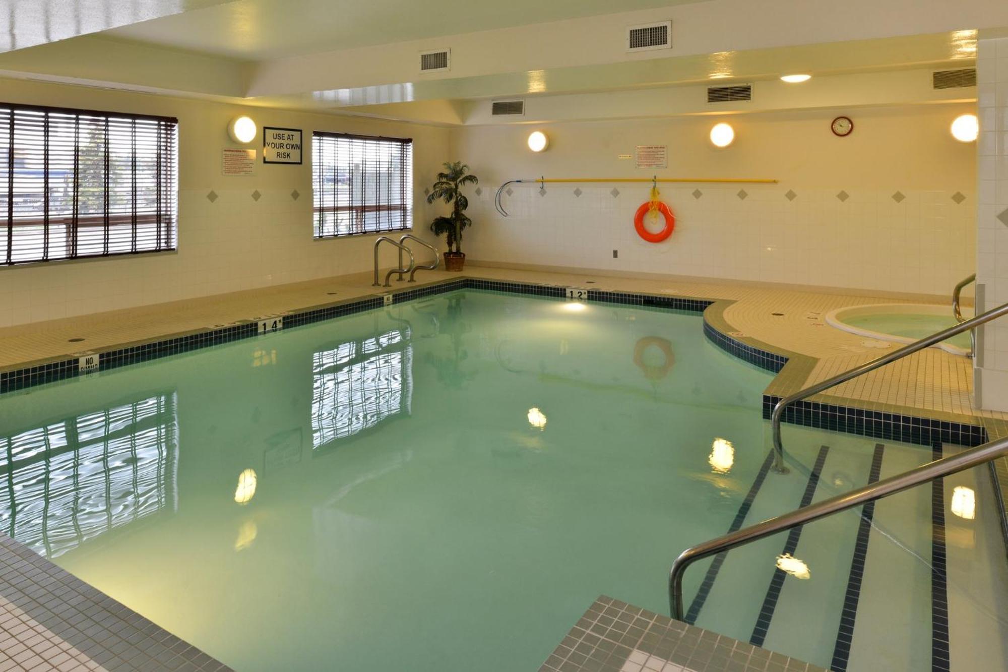 Holiday Inn Express Edmonton North By Ihg Eksteriør billede